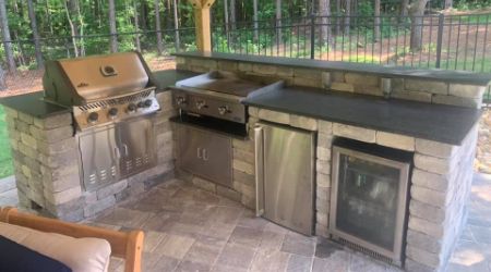 medium-outdoor-kitchen